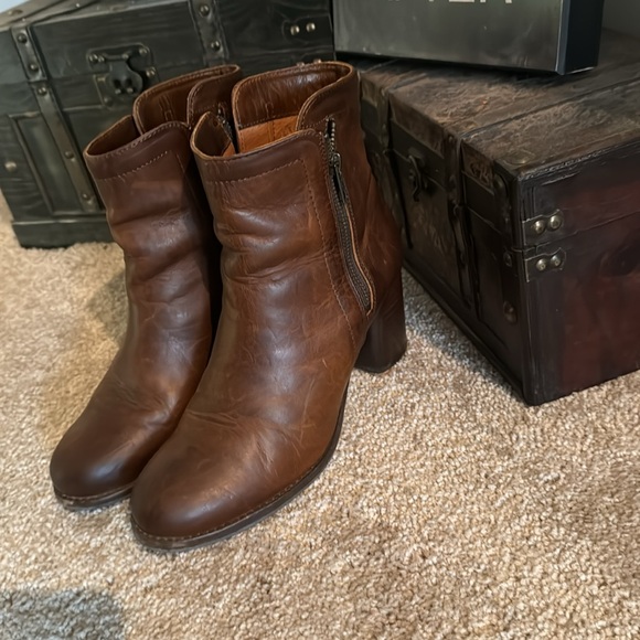 $379 Frye Addie Cognac Brown Genuine Leather Double Zip Fall Winter Ankle Bootie - Picture 6 of 6